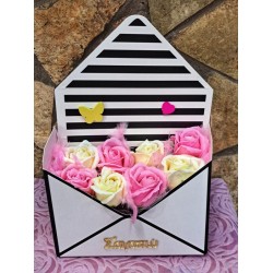 Soap Roses Ροζ-Λευκό σε Φάκελο Σ'αγαπώ