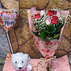 ΜΠΟΥΚΕΤΟ ΜΕ ΤΡΙΑΝΤΑΦΥΛΛΑ ΡΟΖ ΚΑΙ κόκκινα- ΑΡΚΟΥΔΑΚΙ Σ'ΑΓΑΠΩ ΜΑΝΟΥΛΑ ΚΑΙ ΜΠΑΛΟΝΙ