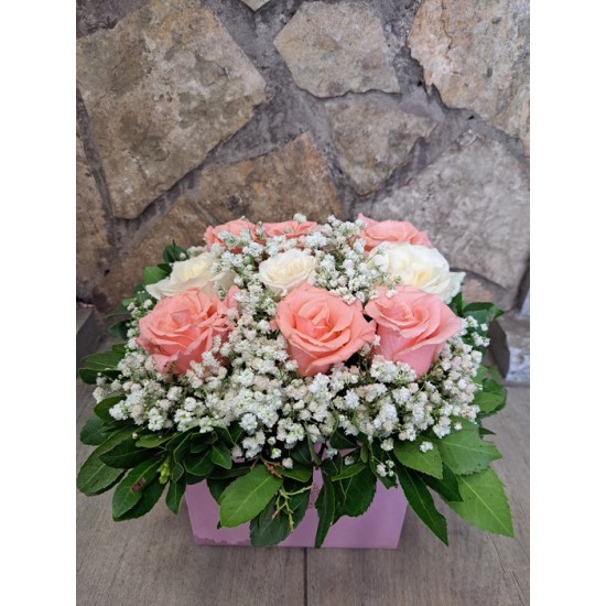 Gift Box με τριαντάφυλλα λευκά και ροζ