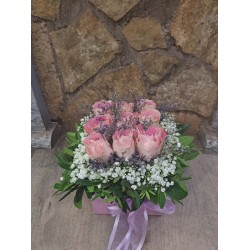 Gift Box με ροζ τριαντάφυλλα 