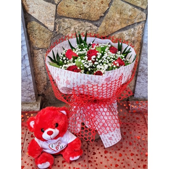 Μπουκέτο με κόκκινα τριαντάφυλλα love και αρκουδάκι