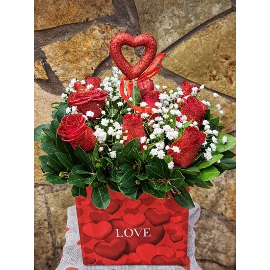 Love Box με κόκκινα τριαντάφυλλα