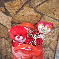 Τσάντα love με τριαντάφυλλα ,αρκουδάκι και σοκολάτα
