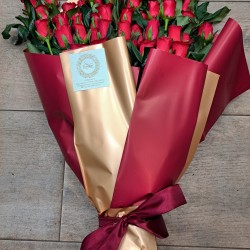 Ανθοδέσμη με 50 κόκκινα τριαντάφυλλα