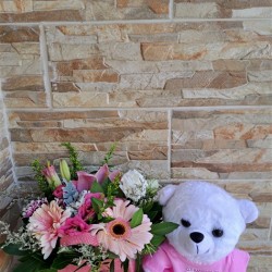 Τσαντάκι ροζ με άνθη και λούτρινο αρκουδάκι