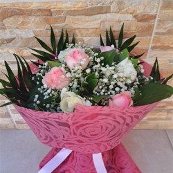 Μπουκέτο με τριαντάφυλλα Ροζ- Λευκά